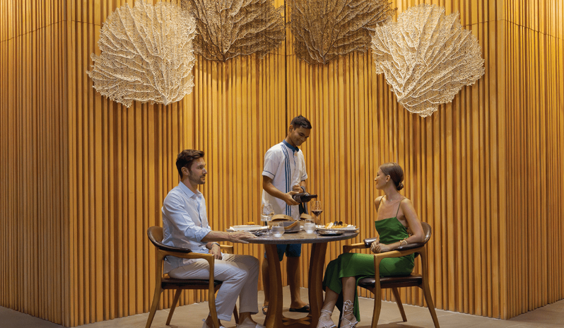 The Pier Six, Couple Dining